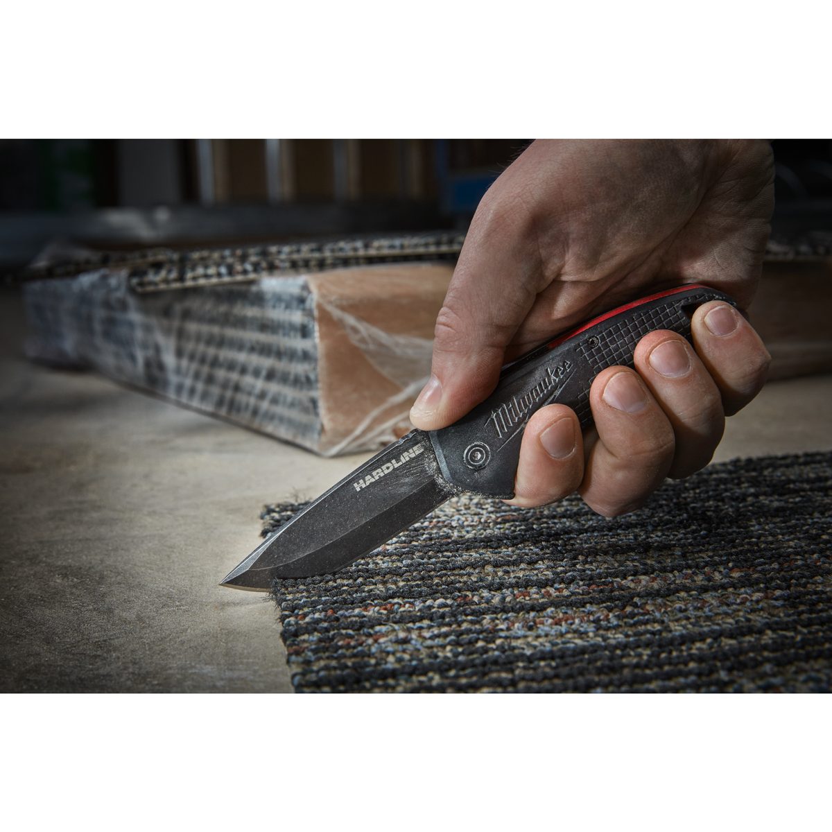Milwaukee HARDLINE zavírací nůž 64mm - hladký