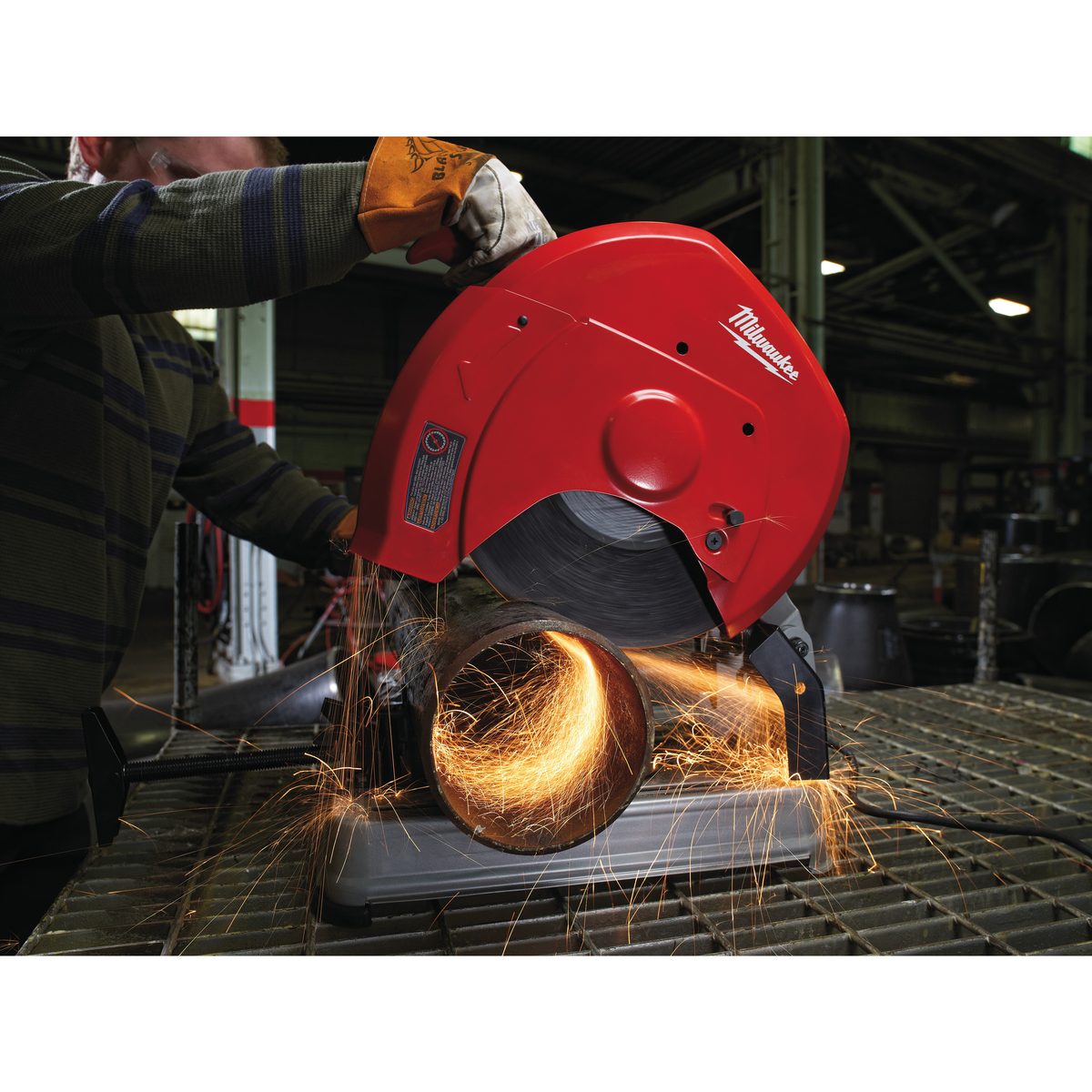 Milwaukee CHS 355 2300W Pokosová pila na kov