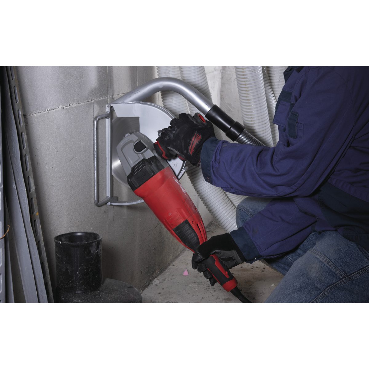 Milwaukee AGVK24-230EK2400 W úhlová bruska s bezpečnostní spojkou a AVS