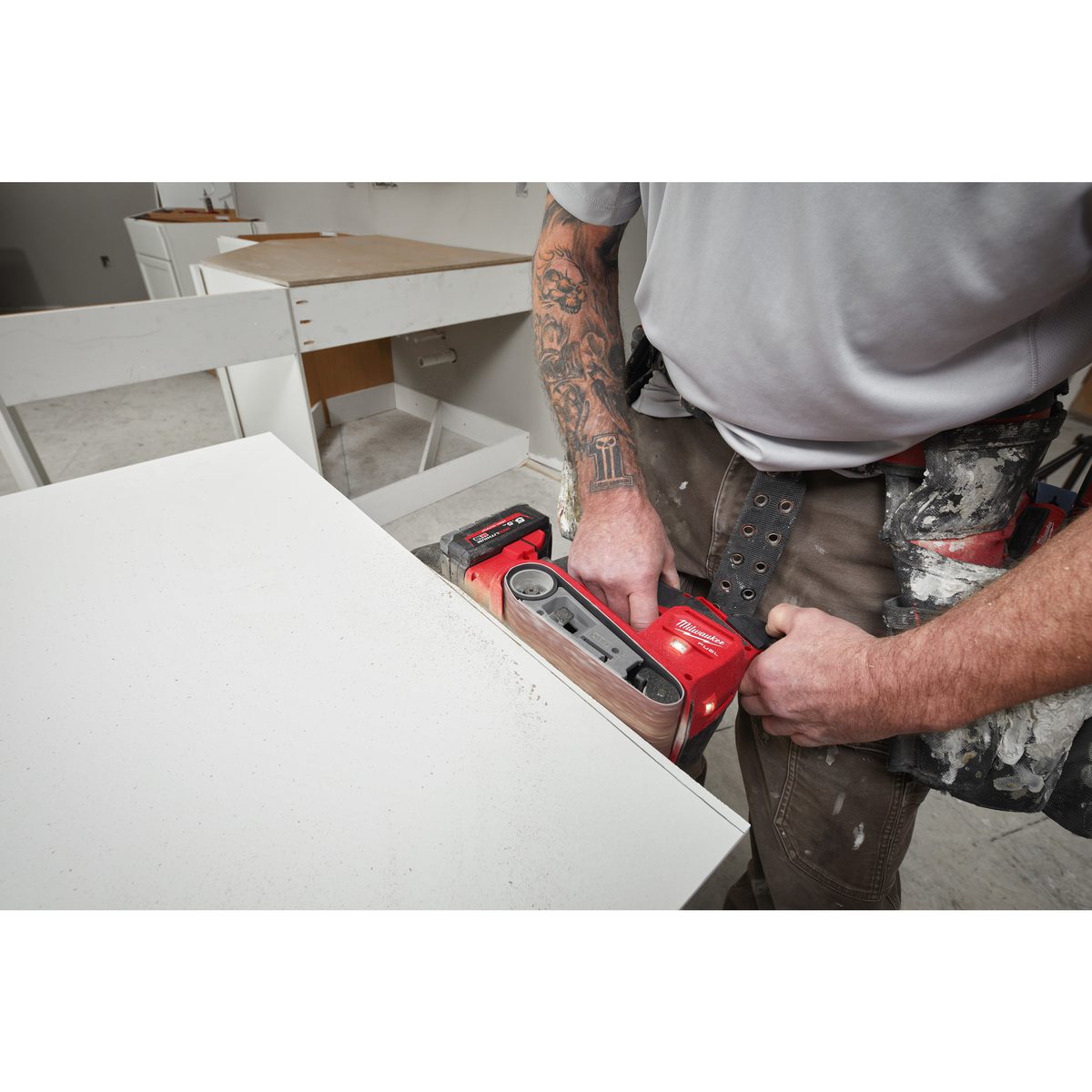 Milwaukee M18 FBTS75-552X 75 mm Pásová bruska