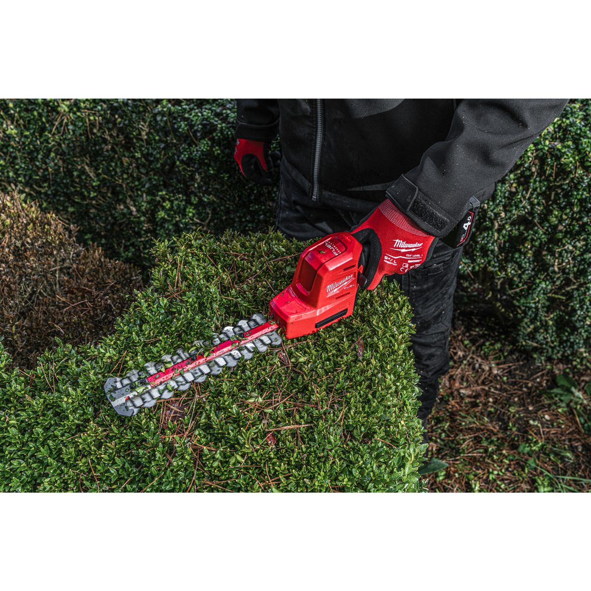 Milwaukee M12 FHT20-402 Plotostřih 20 cm