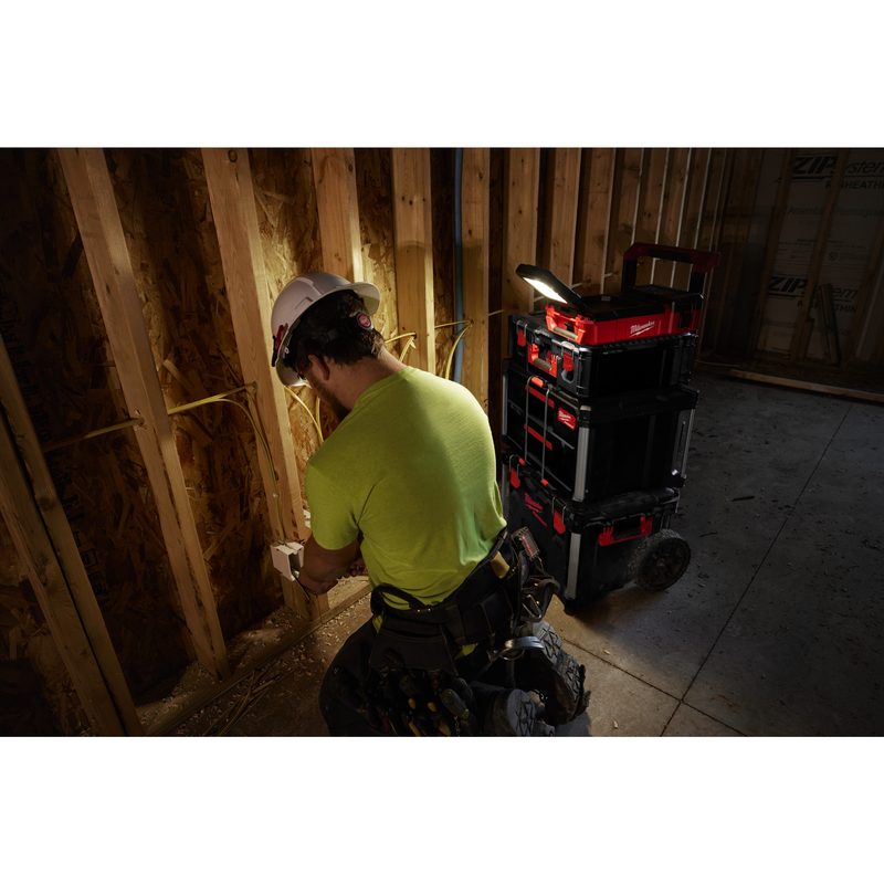 Milwaukee M12 POAL-0 PACKOUT prostorová svítilna 1400 lumenů