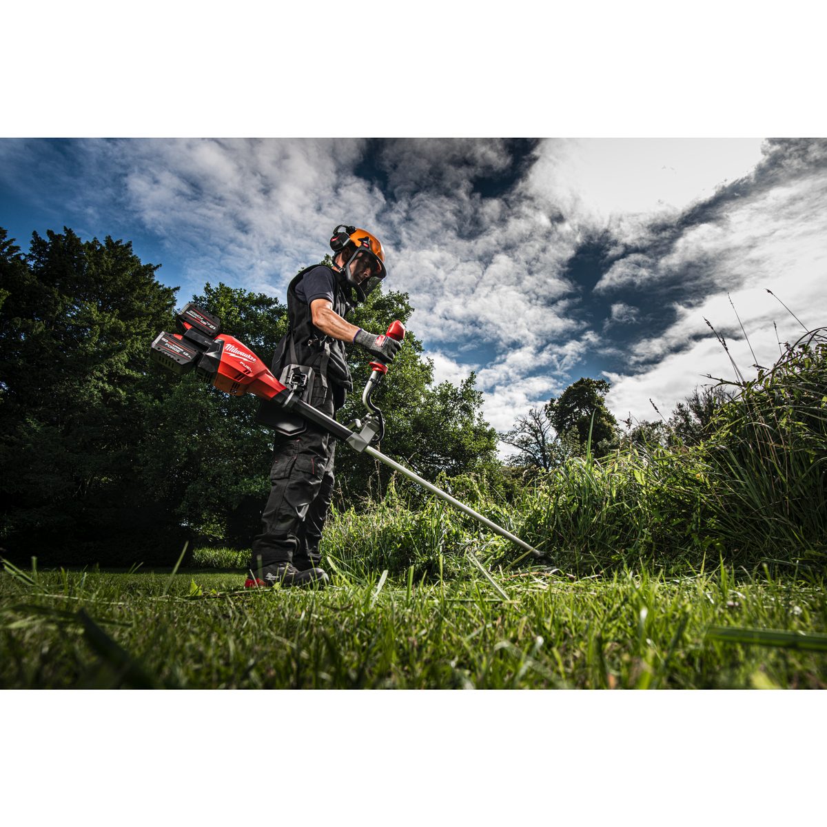 Milwaukee M18 F2BCU-122 křovinořez se 2 akumulátory sada