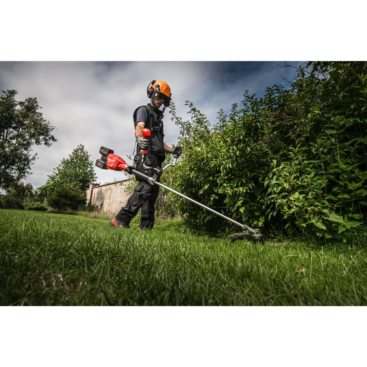 Milwaukee M18 F2BCU-122 křovinořez se 2 akumulátory sada