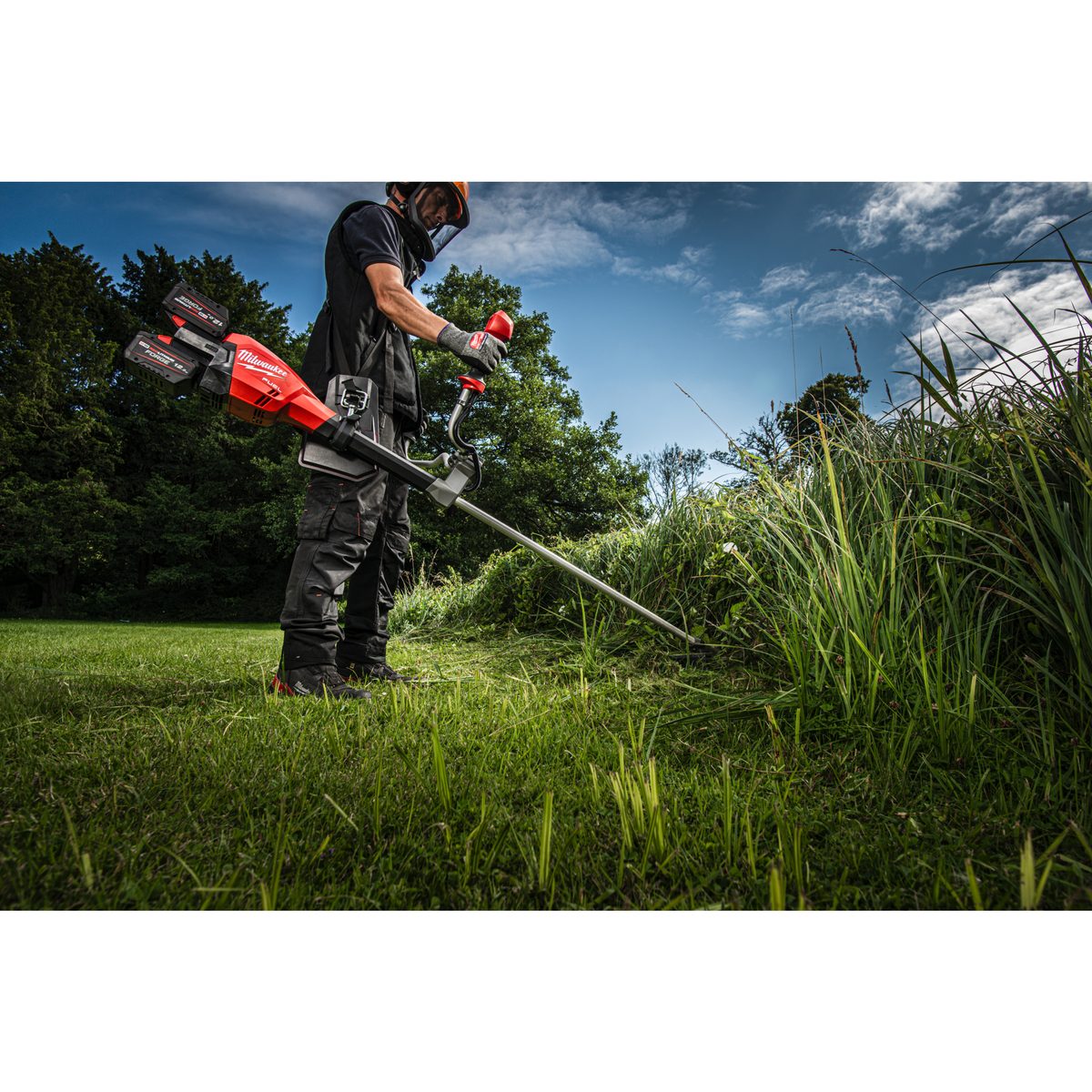 Milwaukee M18 F2BCU-122 křovinořez se 2 akumulátory sada