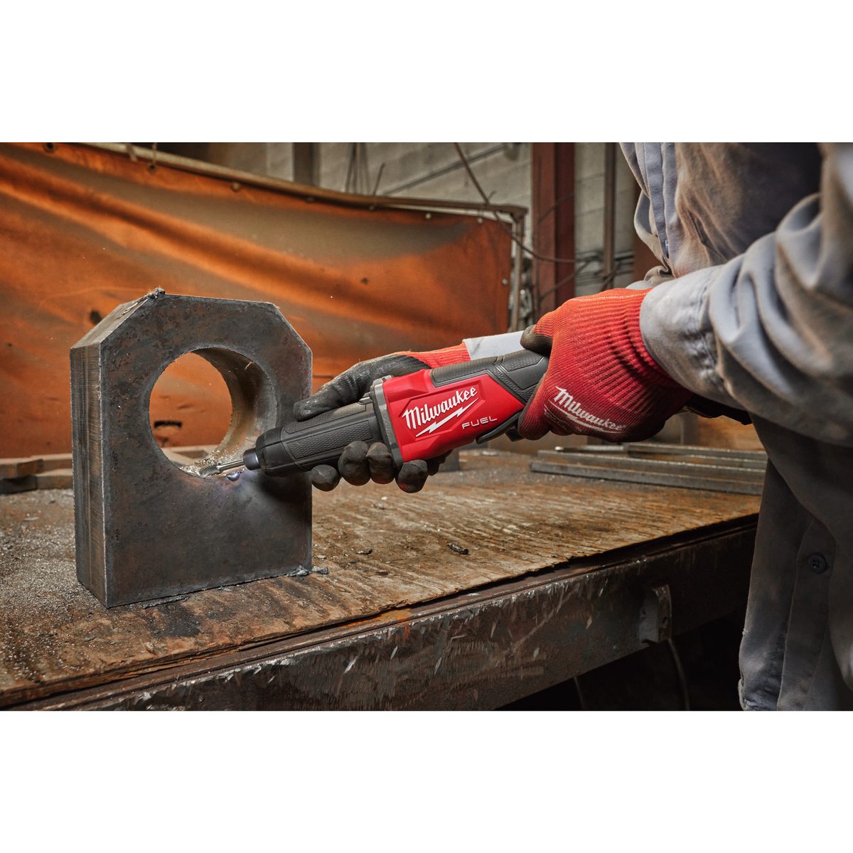 Milwaukee M18 FDGROVB-502X Přímá bruska s posuvným spínačem - Regulace otáček
