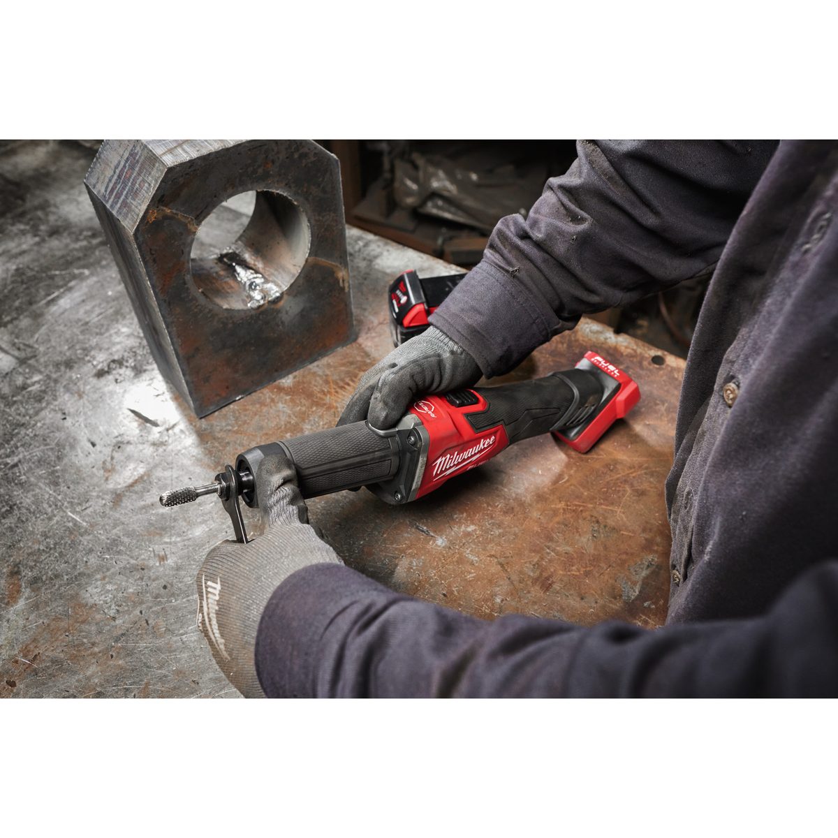 Milwaukee M18 FDGROVB-502X Přímá bruska s posuvným spínačem - Regulace otáček