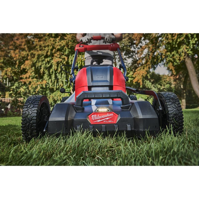 Milwaukee M18 F2LM46-0 sekačka s pojezdem 46 cm