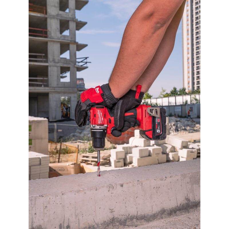 Milwaukee M18 BLPDRC-502C kompaktní bezuhlíková příklepová vrtačka