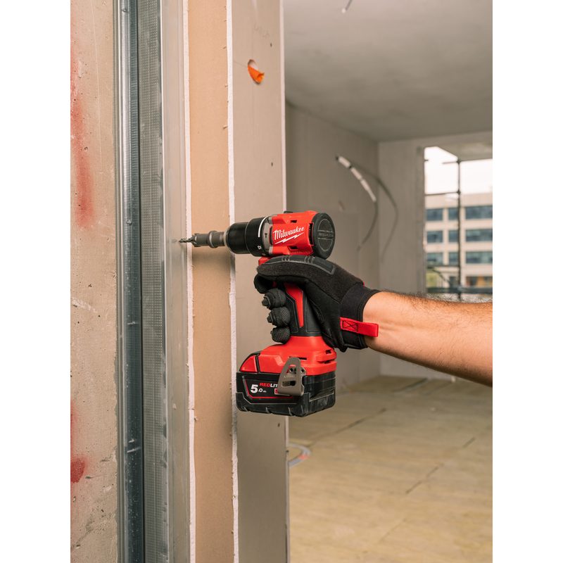 Milwaukee M18 BLPDRC-502C kompaktní bezuhlíková příklepová vrtačka