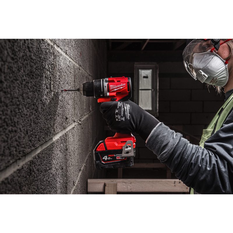 Milwaukee M18 BLPDRC-502C kompaktní bezuhlíková příklepová vrtačka