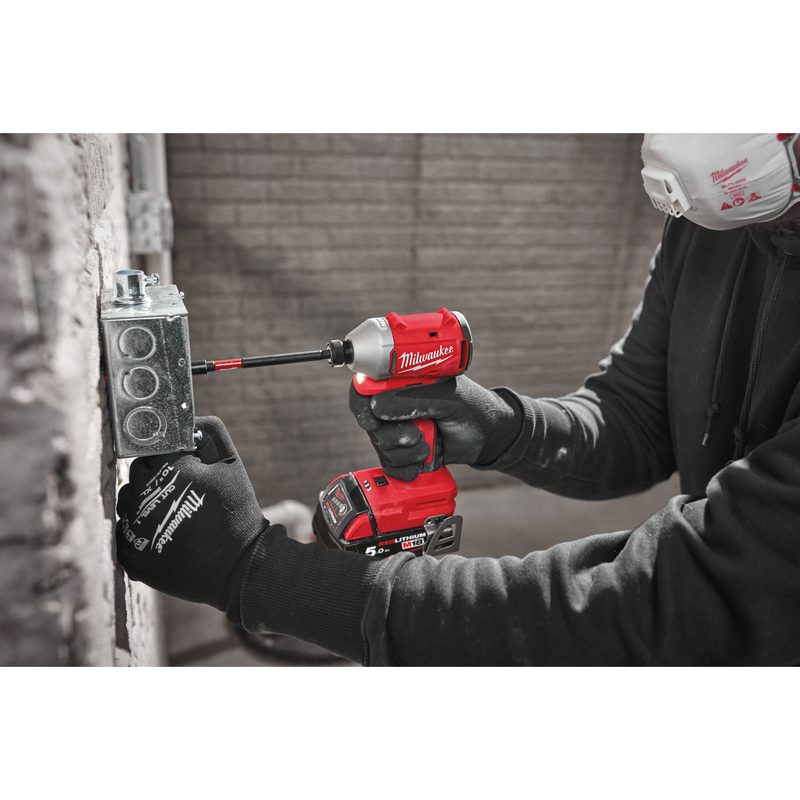 Milwaukee M18 BLCPP2A-402C  sada kompaktního bezuhlíkového nářadí (M18 BLPDRC, M18 BLIDRC)
