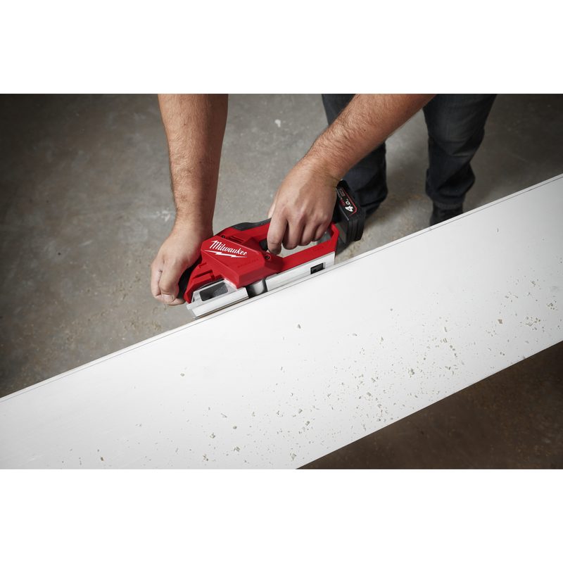 Milwaukee M12 BLP-402X bezuhlíkový hoblík