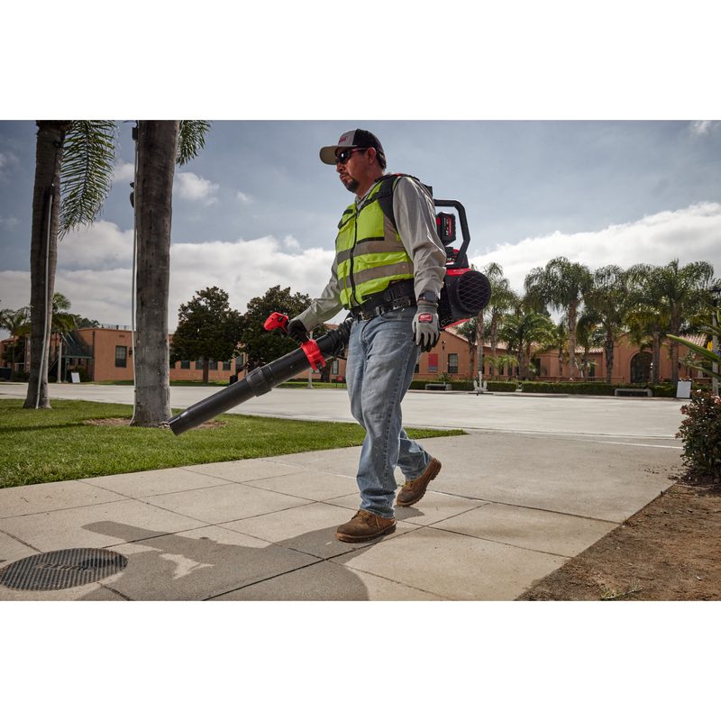 Milwaukee M18 F2BPB-0 zádový fukar na dva akumulátory