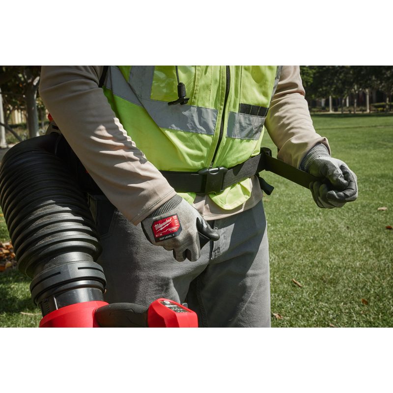 Milwaukee M18 F2BPB-0 zádový fukar na dva akumulátory