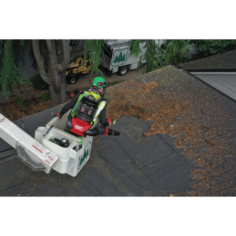 Milwaukee M18 F2BPB-0 zádový fukar na dva akumulátory