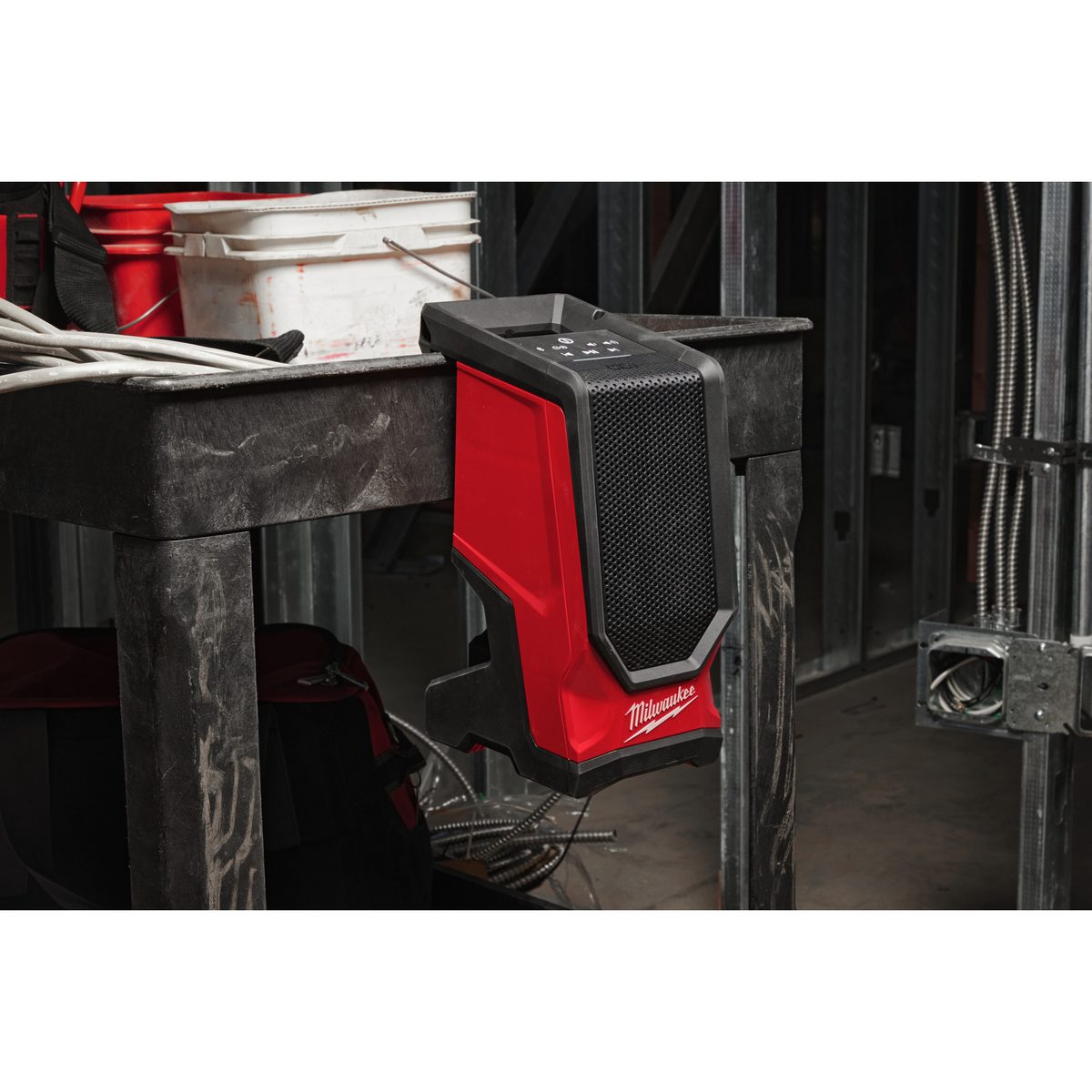 Milwaukee M18 SPEJSG2-0 reproduktor na staveniště s funkcí AUDIO LINK