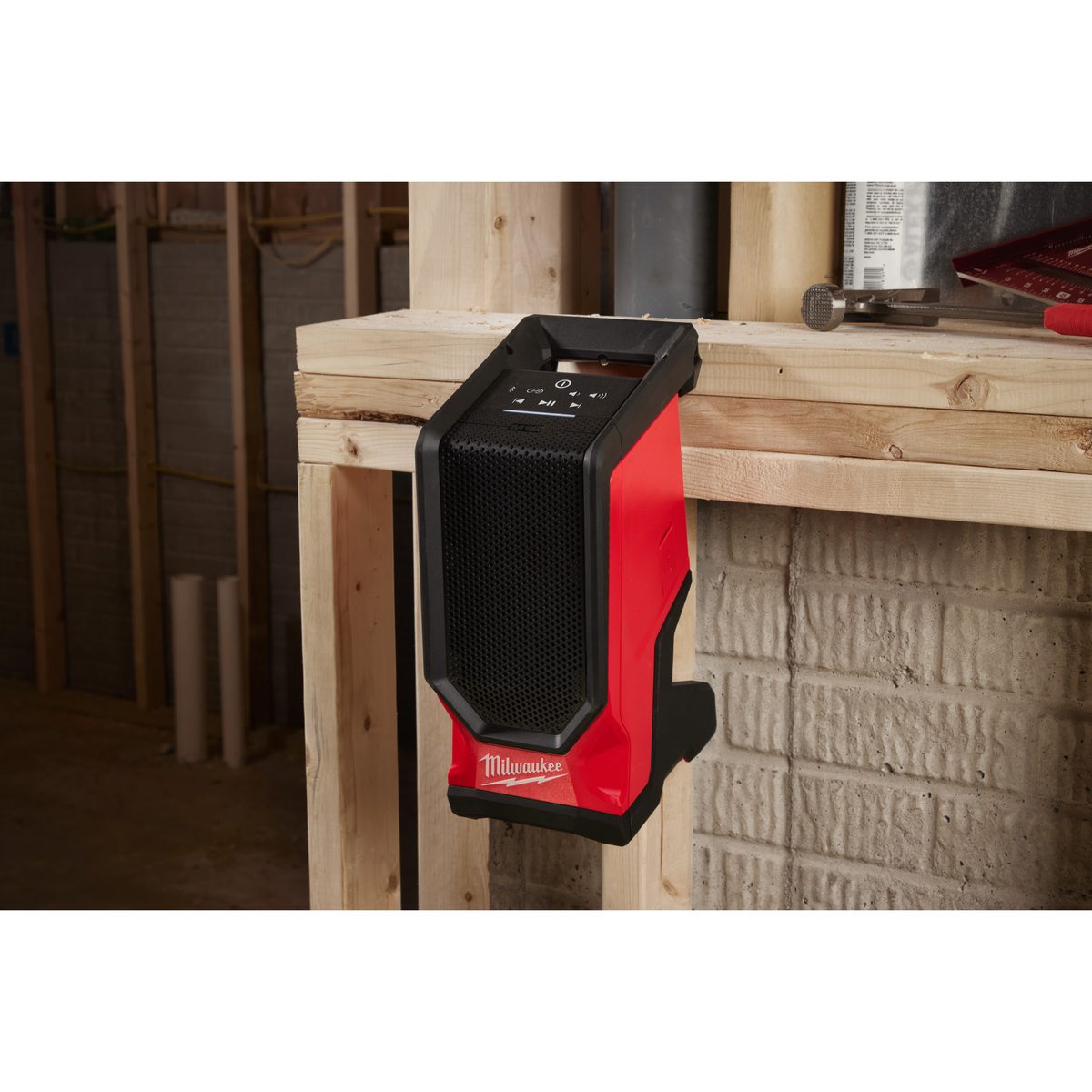 Milwaukee M18 SPEJSG2-0 reproduktor na staveniště s funkcí AUDIO LINK