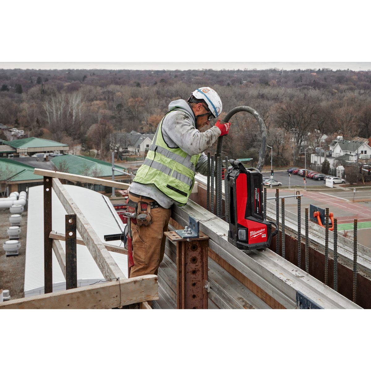 Milwaukee MXF CVHF-0 FUEL vysokofrekvenční vibrátor na beton