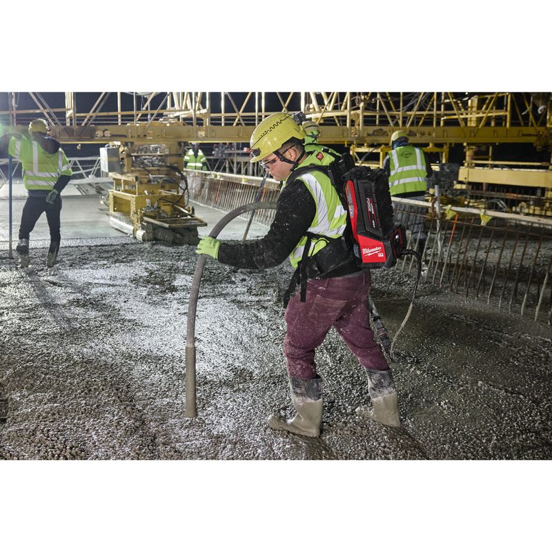 Milwaukee MXF CVHF-802 FUEL vysokofrekvenční vibrátor na beton