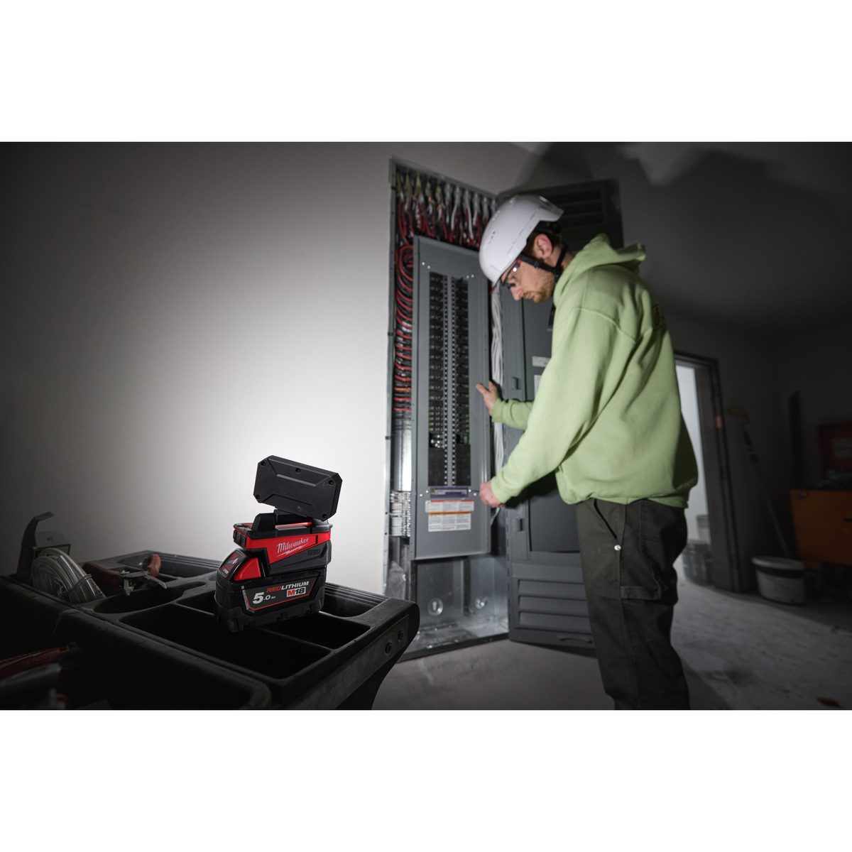 Milwaukee M18 ALIS-0 Svělo a USB zdroj na M18 akumulátory, 1000 lumenů
