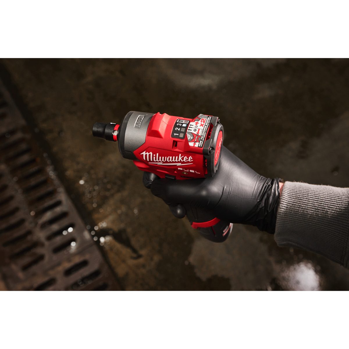 Milwaukee M12 FSCIWF38-252X Subkompaktní rázový utahovák 3/8 - 305 Nm