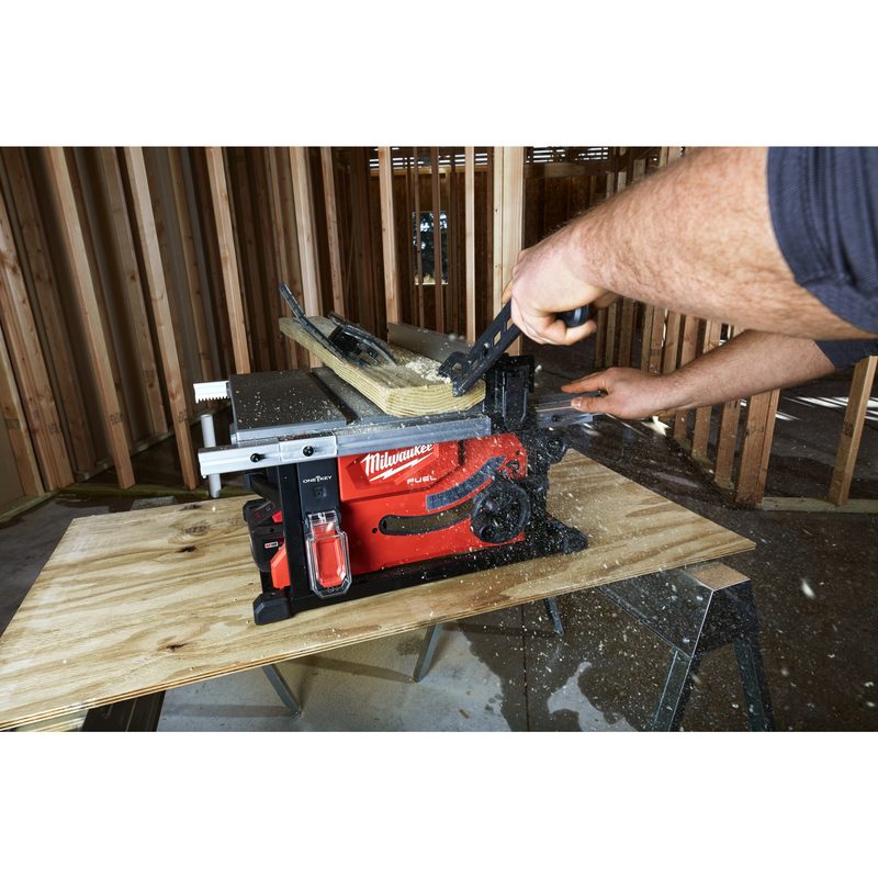 Milwaukee M18 FTS210-121B FUEL ONE-KEY stolní pila