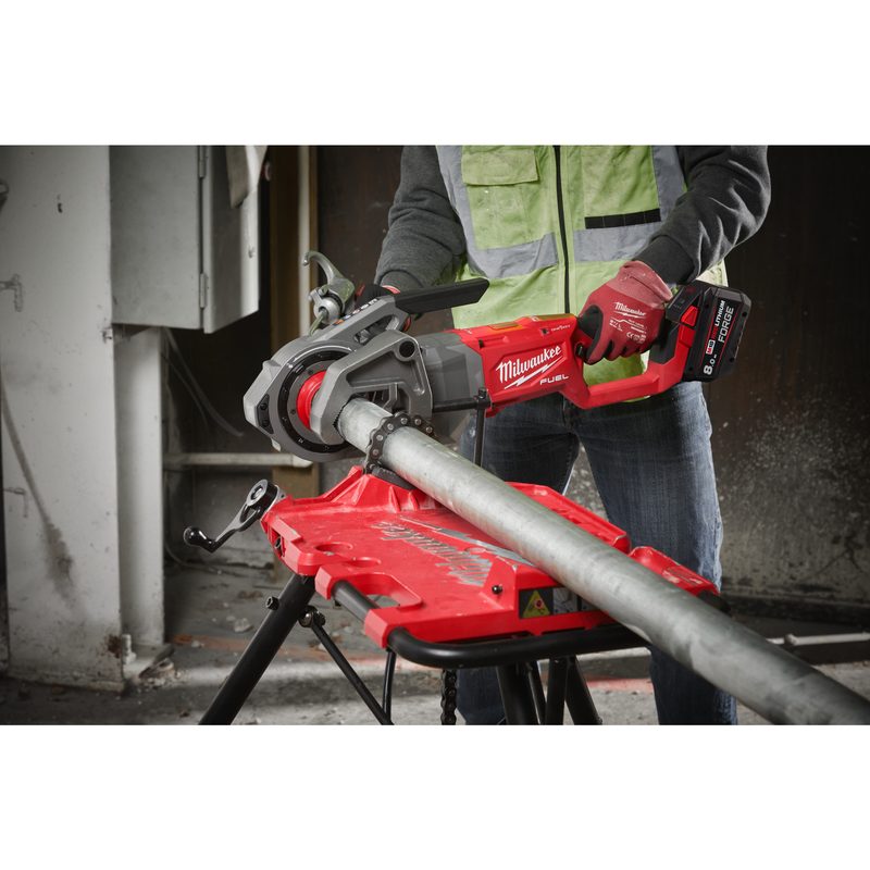 Milwaukee M18 FPT114-802C 1 1/4˝ závitořez