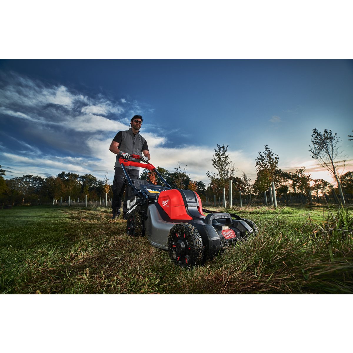 Milwaukee M18 F2LM46-802 sekačka s pojezdem 46 cm