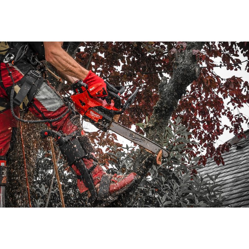 Milwaukee M18 FTHCHS30-802 řetězová pila s horní rukojetí 30CM