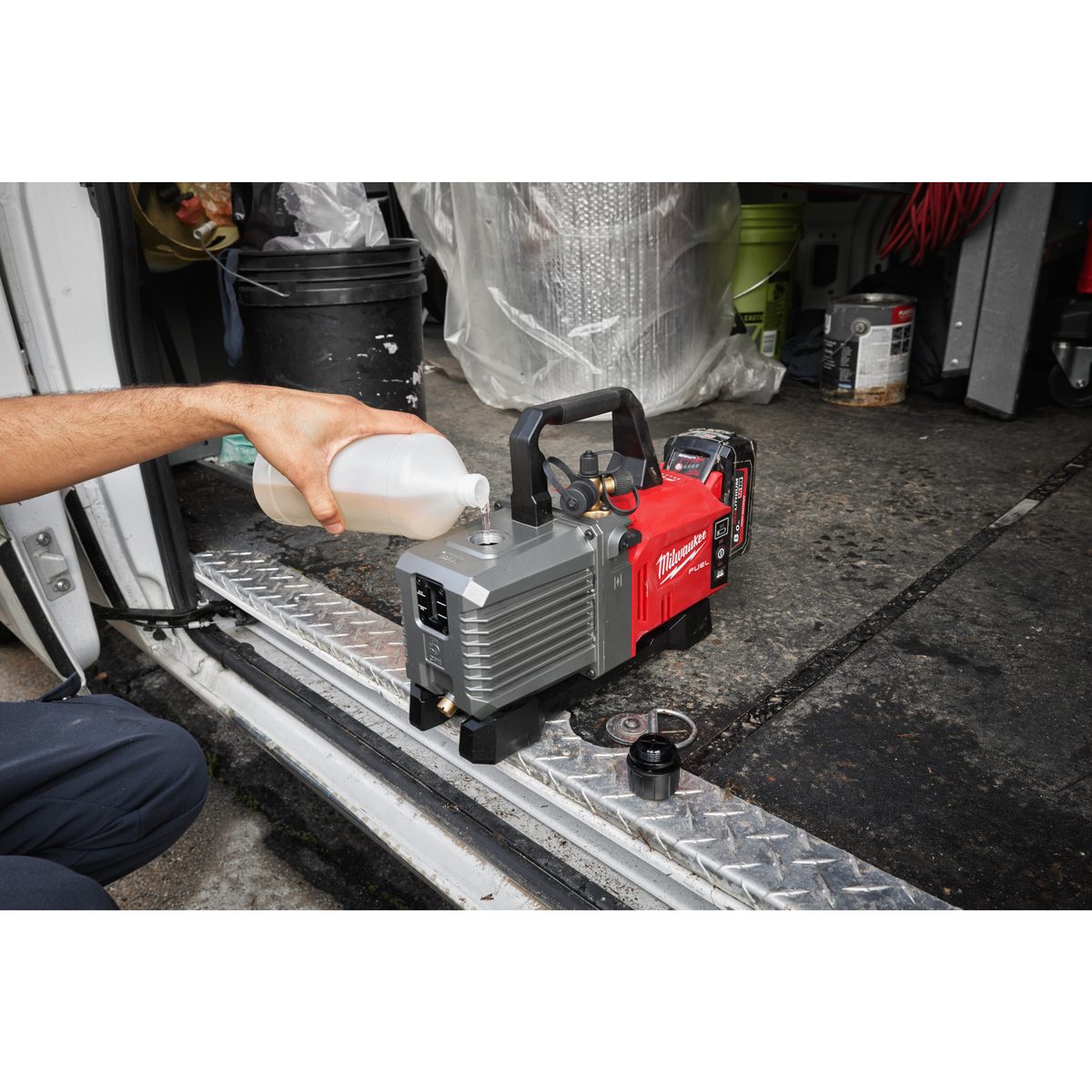 Milwaukee M18 FVP5-801 vakuové čerpadlo 5 CFM