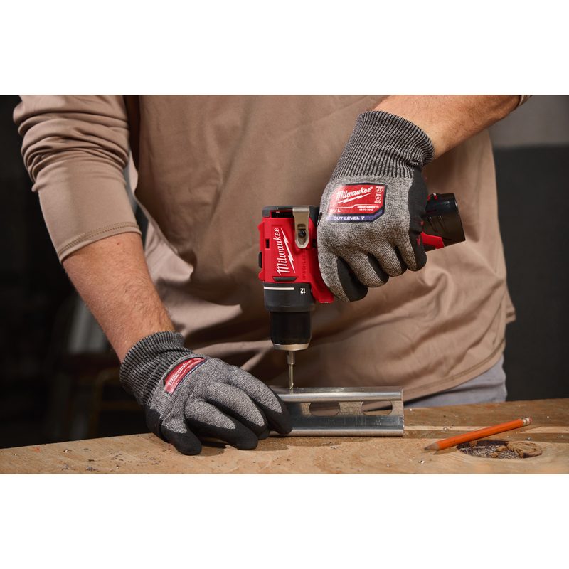 Milwaukee M12 BLDDRC-202C Kompaktní bezuhlíkový šroubovák – 40 Nm