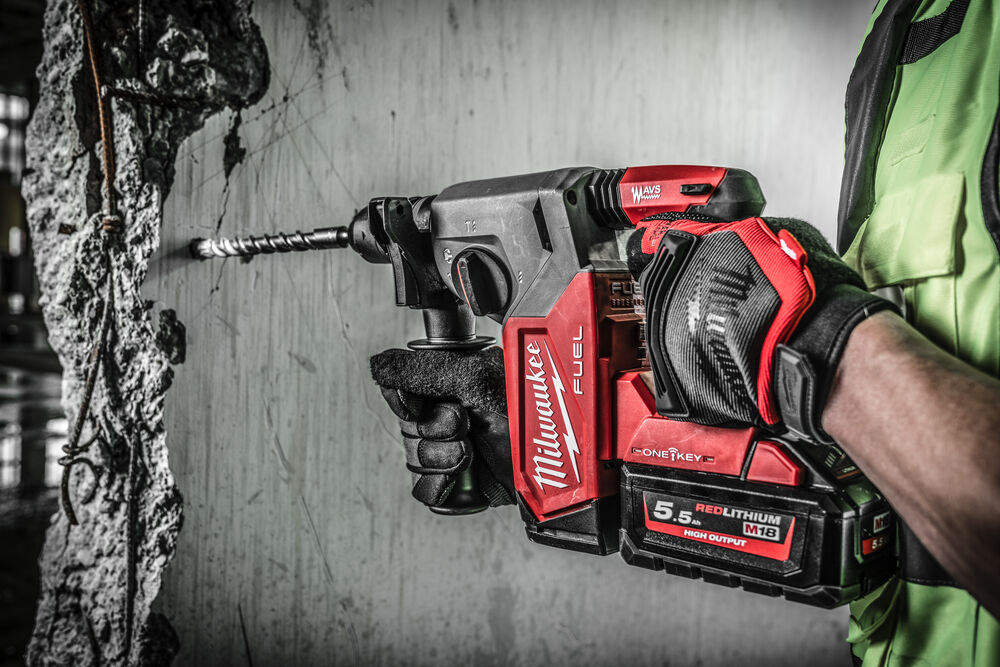 Milwaukee M18 ONEFHXDEL-552C plus 26 mm vrtací a sekací kladivo s odsávaním
