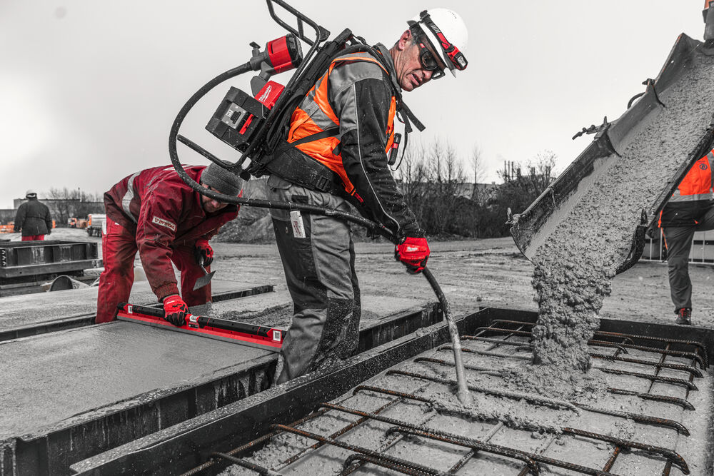 Milwaukee MXF CVBPKIT-602 Batohový ponorný vibrátor do betonu