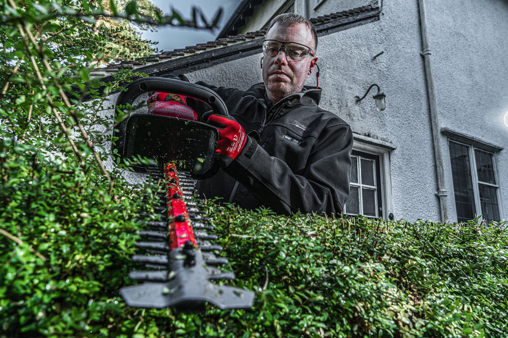 Milwaukee M18 FHT45-802 45cm aku plotostřih