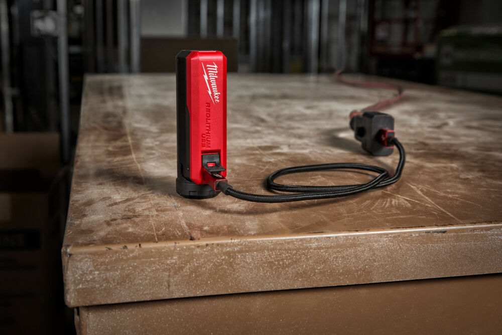 Milwaukee L4PPS-301 REDLITHIUM USB přenosný zdroj energie a nabíječka
