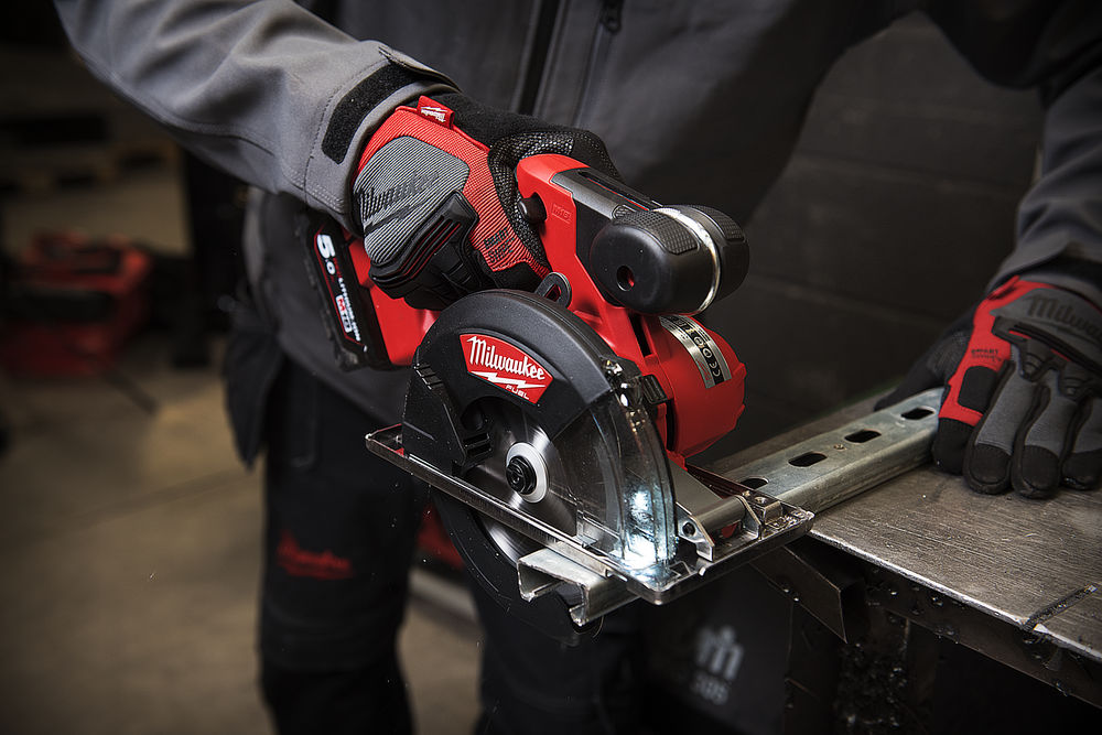 Milwaukee M18 FMCS-0 FUEL Aku okružní pila na kov, bez aku a nabíječky