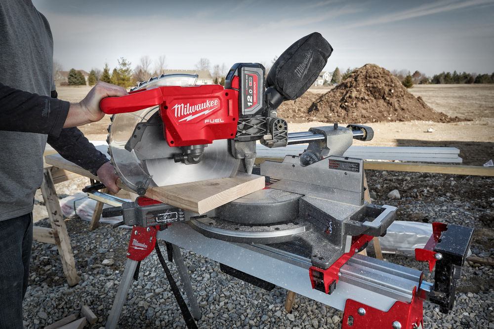 Milwaukee M18 FMS305-121 FUEL ONE-KEY Aku pokosová pila s posuvem, kotouč 305 mm