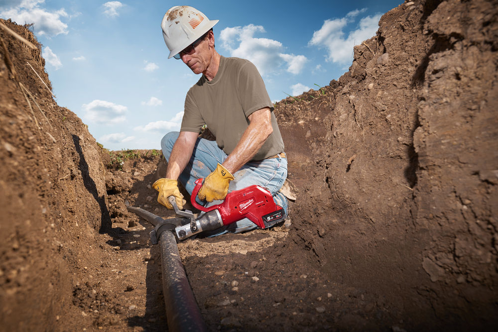 Milwaukee M18 HCC75-502C aku hydraulické nůžky na zemní kabely do průměru 75mm