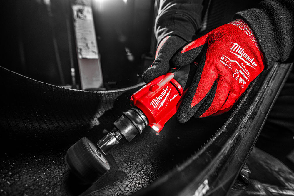 Milwaukee M12 FTB-0 FUEL NÍZKOOTÁČKOVÁ BRUSKA NA HRUBOVÁNÍ PNEUMATIK
