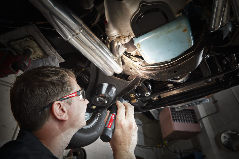 Milwaukee L4 TMLED-201 Svítilna Twist Focus 1100 Lumenů s USB nabíjením