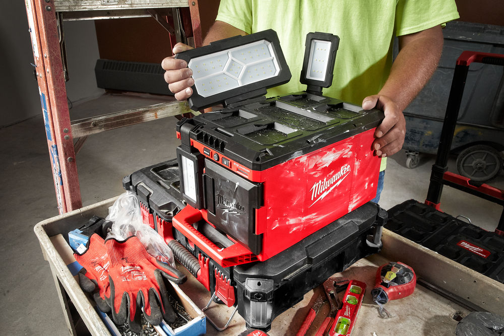 Milwaukee M18 POALC-0 PACKOUT PROSTOROVÉ SVĚTLO A NABÍJEČKA, 3000 Lumenů