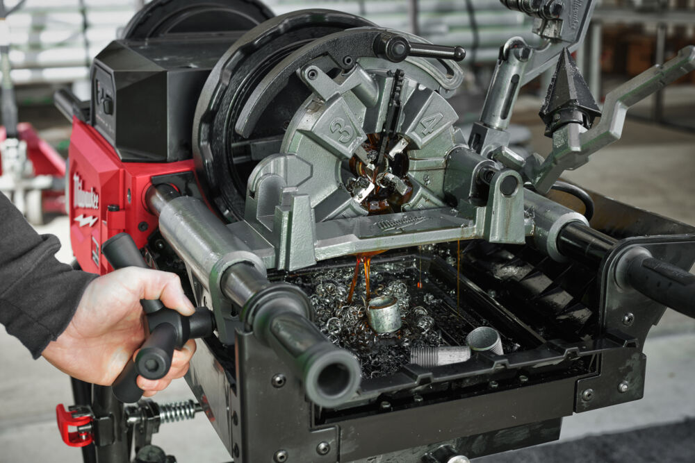 Milwaukee MXF PTR2-601 MX FUEL stacionární závitořez 2˝ s ONE-KEY