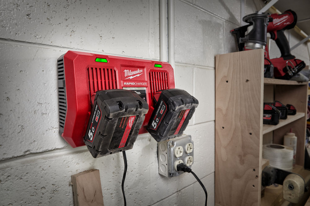Milwaukee M18 DFC DUÁLNÍ RYCHLONABÍJEČKA
