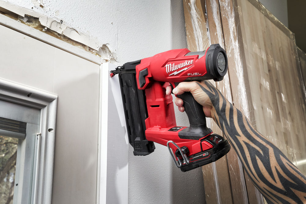 Milwaukee M18 FN18GS-202X DOKONČOVACÍ HŘEBÍKOVAČKA