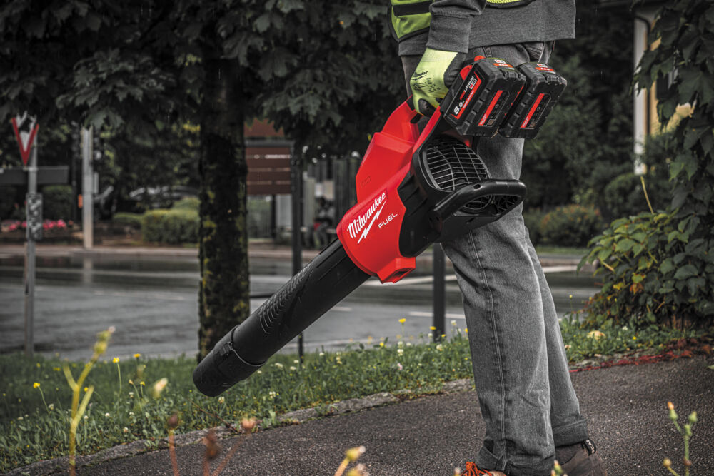 Milwaukee M18 FUEL F2BL-802 Výkonný fukar na dva akumulátory, 2x 8Ah aku