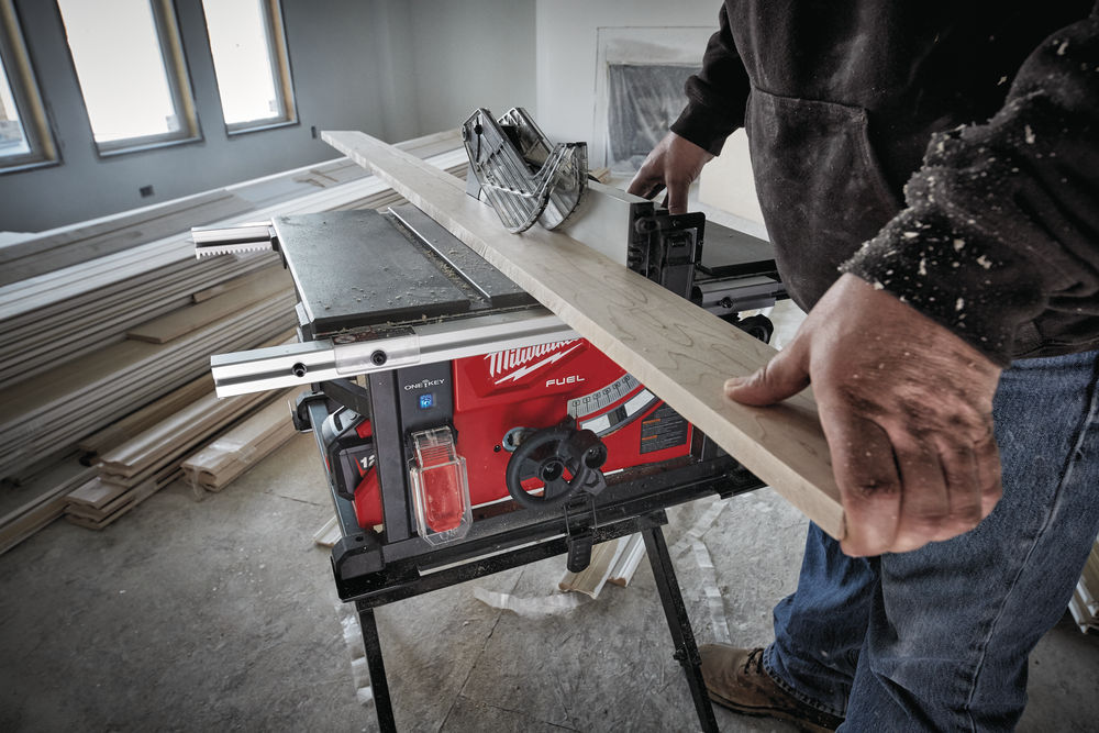 Milwaukee M18 FTS210-121B - One-key M18 FUEL Stolní pila