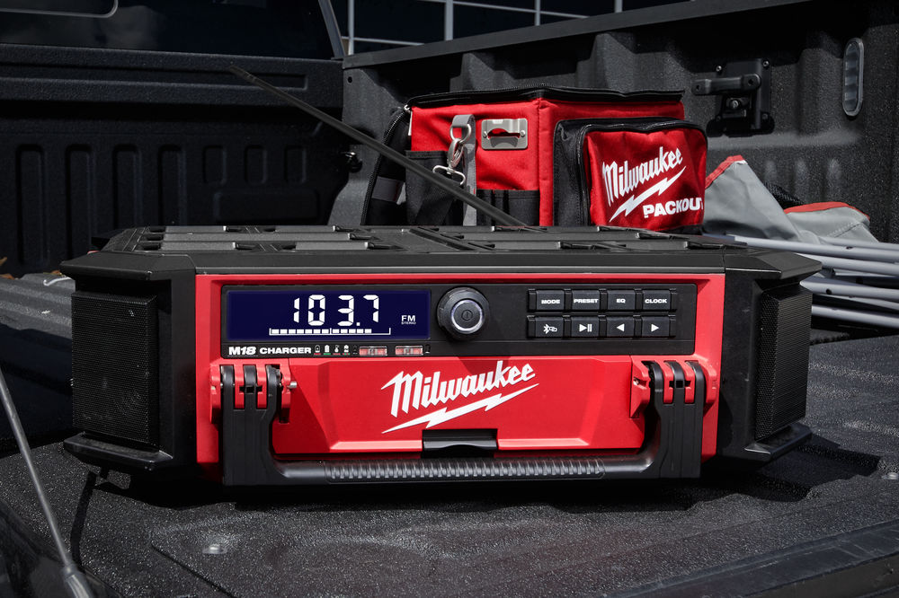 Milwaukee M18 PRCDAB+ PACKOUT RÁDIO NABÍJEČKA