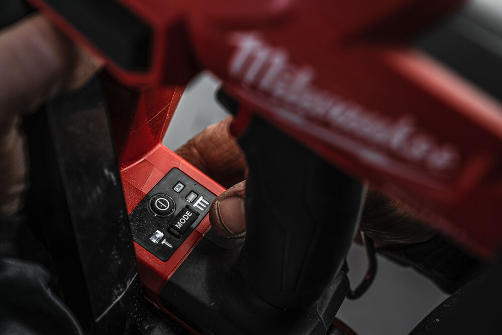 Milwaukee M18 FN15GA-0X Aku dokončovací hřebíkovačka 34°
