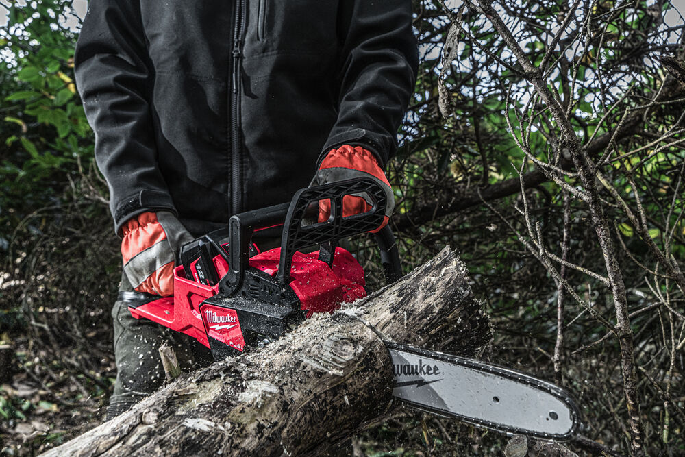 Milwaukee M18 FCHS35-122 Aku řetězová pila 35 cm